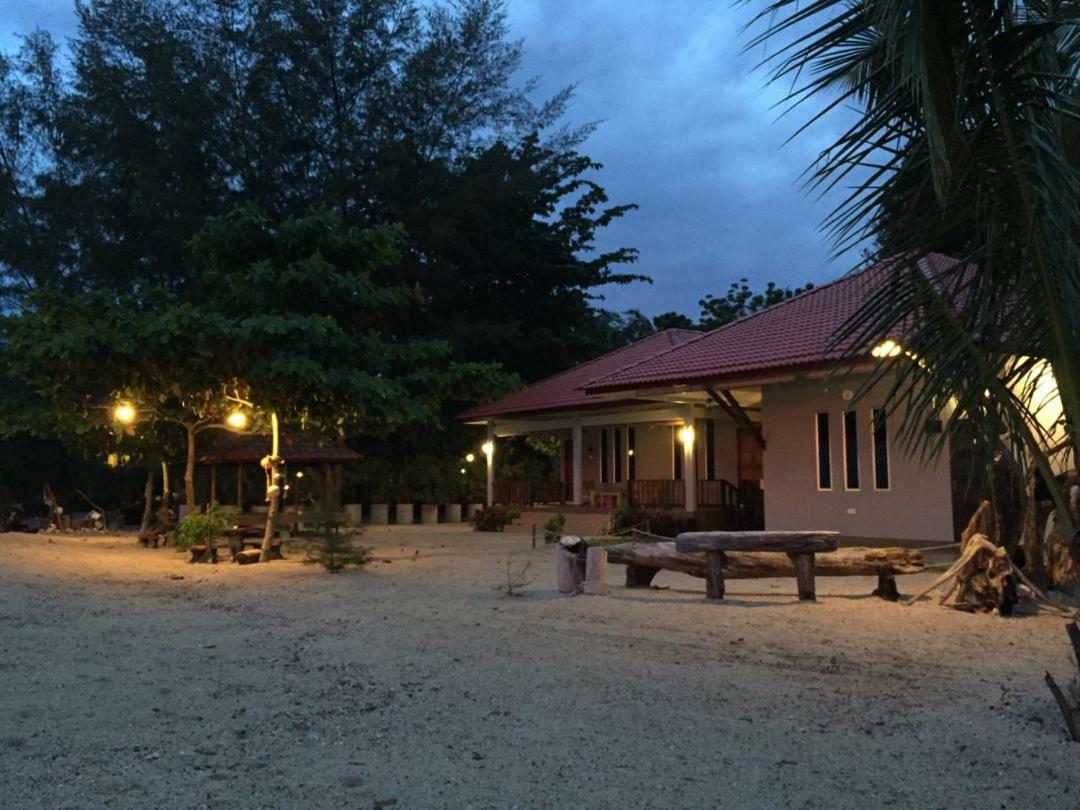 Red Coral Cottage Langkawi Buitenkant foto